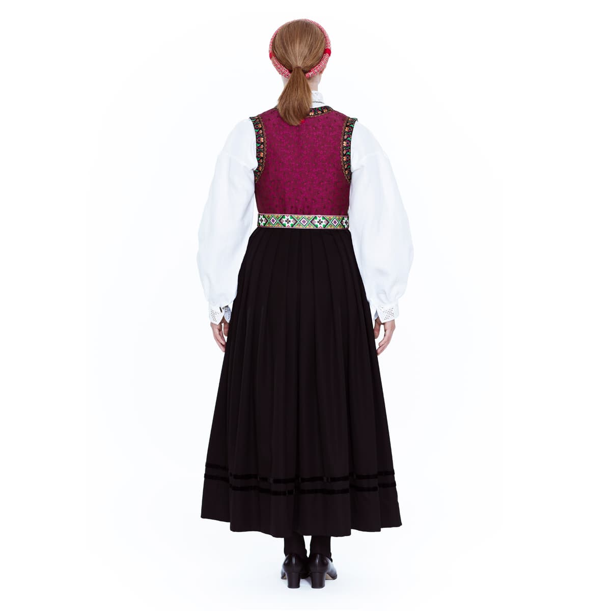 Hardanger_D_damebunad_lilla_liv_bakfra.jpg
