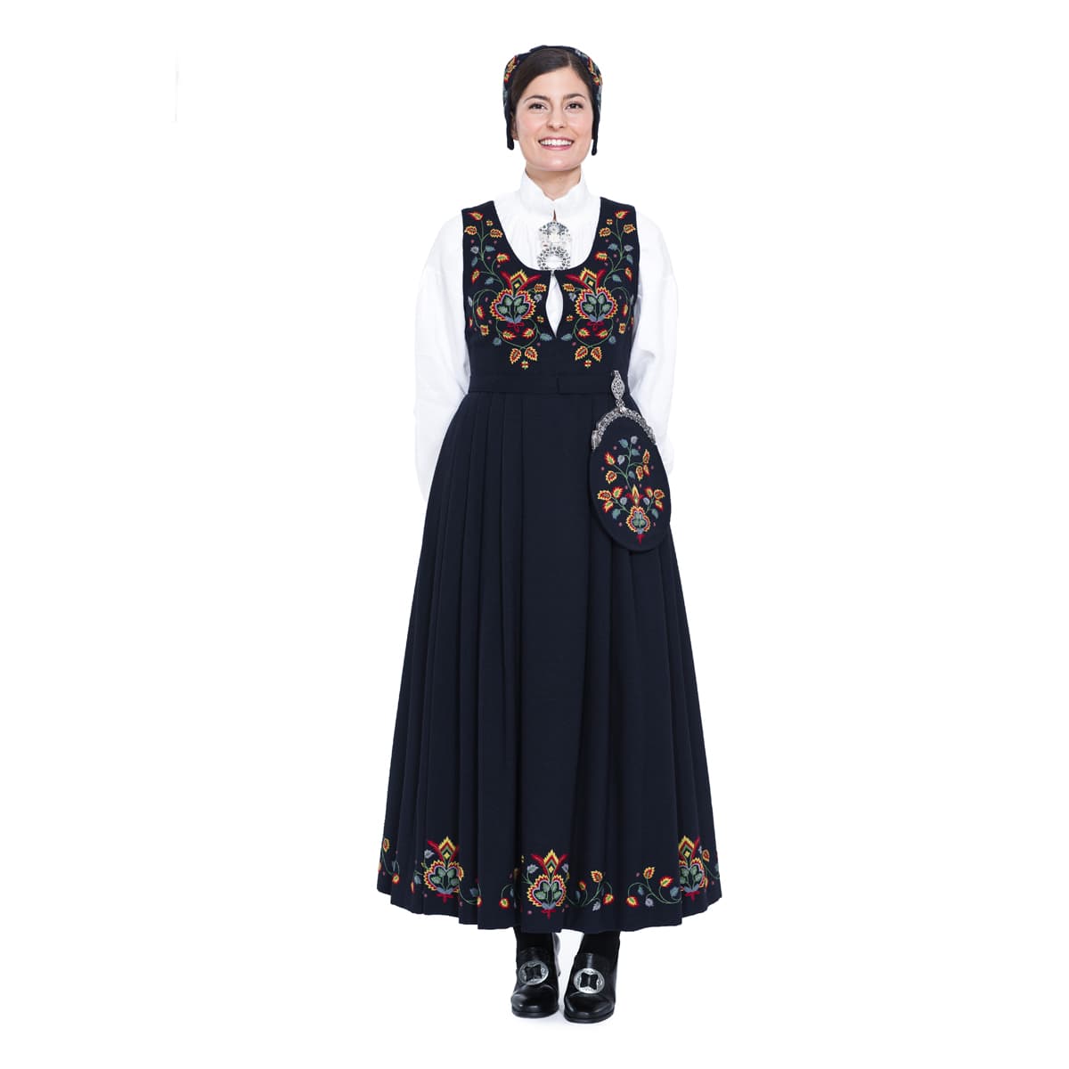 Valdres-Bunad_dame_heimenhusfliden.jpg