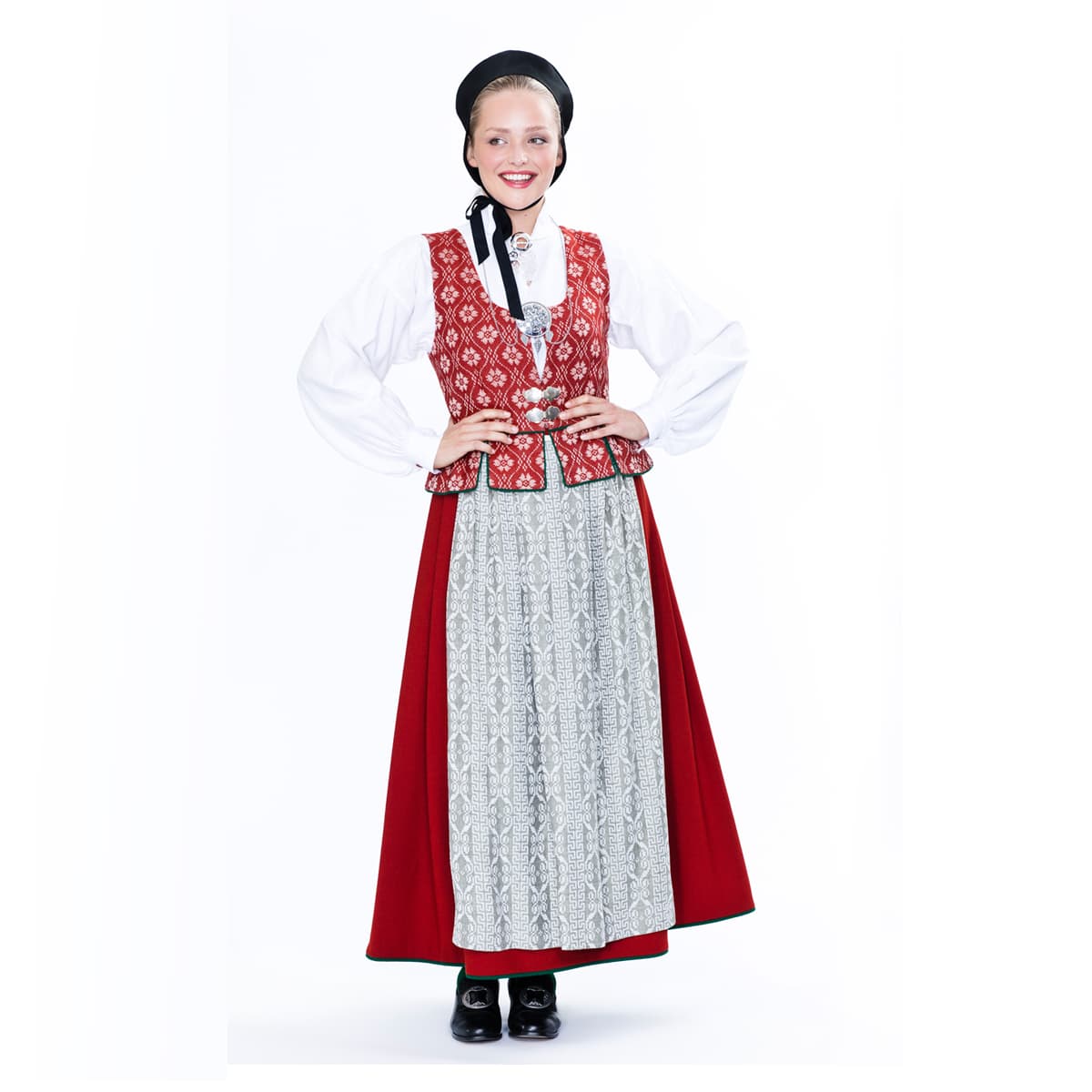 Tronderbunad_dame_front.jpg