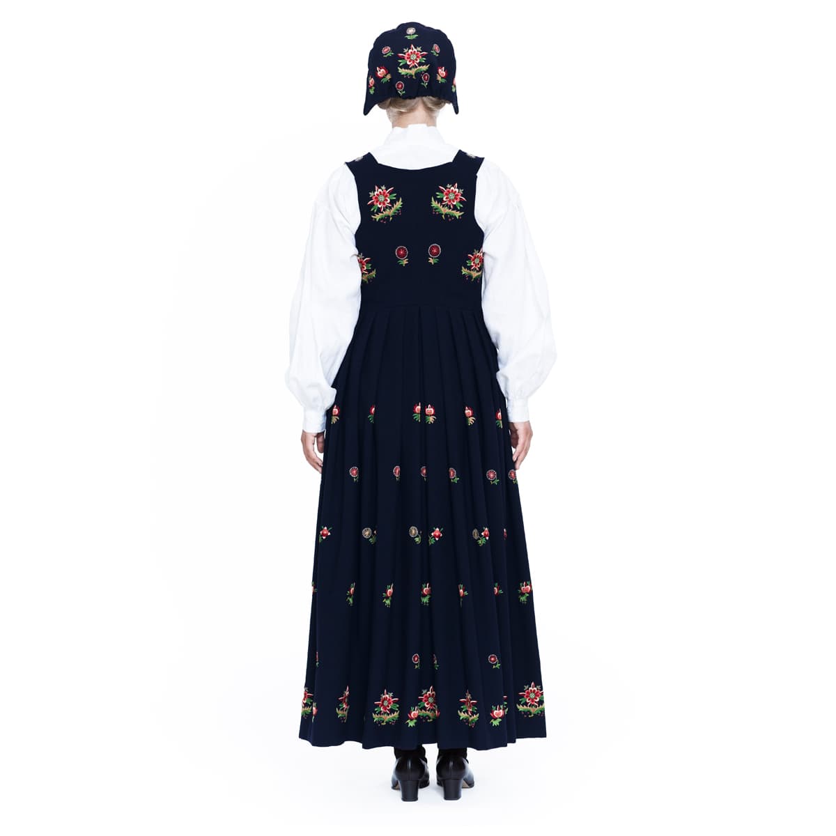 Maria-Jordet-B2_damebunad-bak.jpg