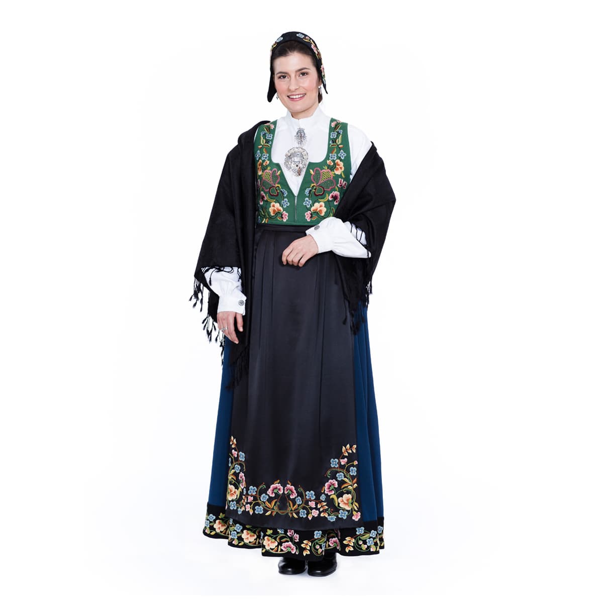 Aksel_Waldemar_B95_bunad_dame_lue_sjal.jpg