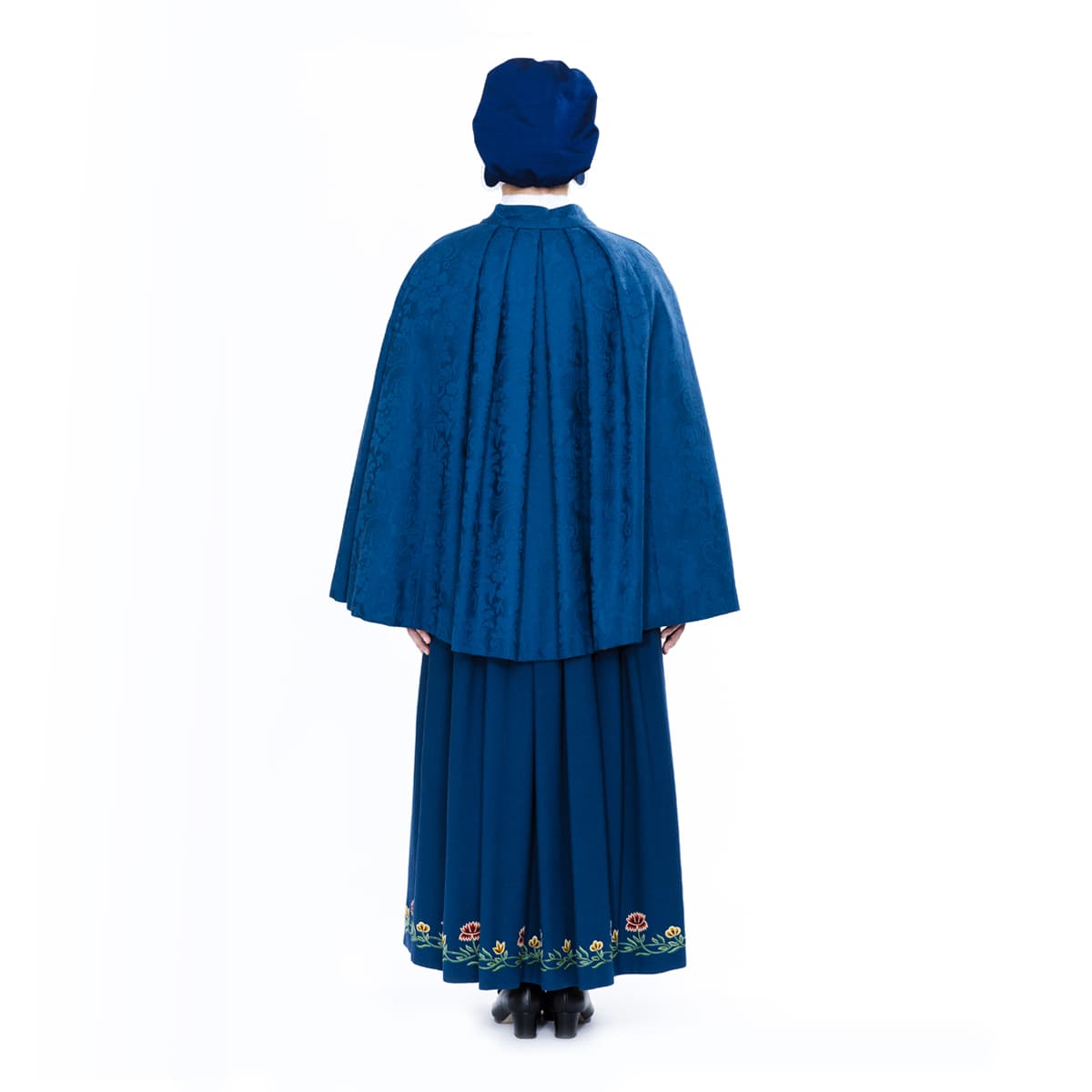 Nordlandsbunad_G1_Vefsn_dame_cape_bak.jpg