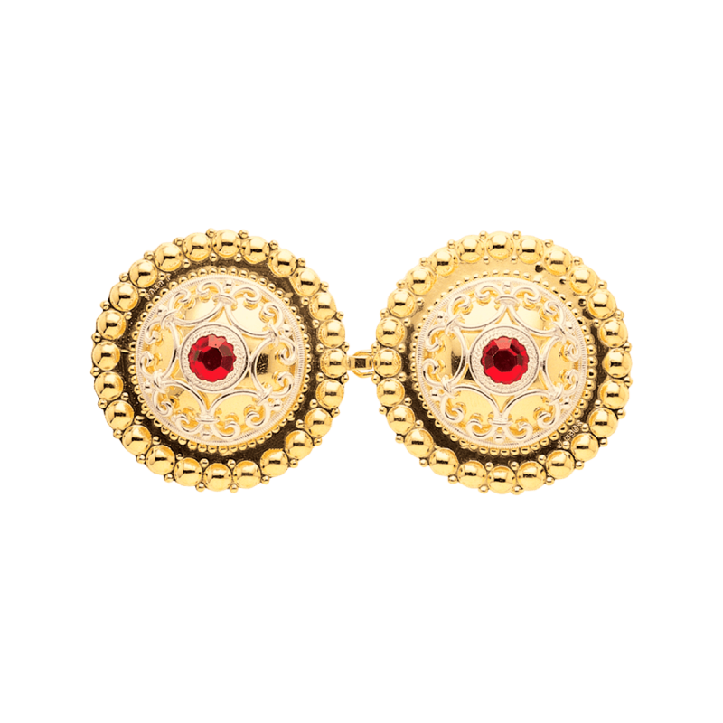 845507 - Beltespenne med syhol og raud stein, forgylt