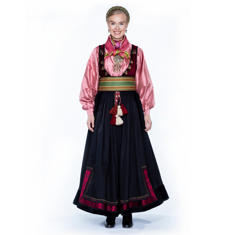 Aust-Telemark - Beltestakk A82 med liv i raud fløyel